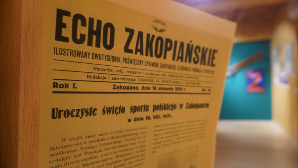 przestrzeń wystawy "Zbierało się fajne towarzystwo", materiały prasowe Muzeum Tatrzańskiego im. Dra Tytusa Chałubińskiego w Zakopanem